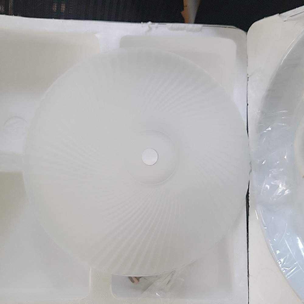 MaxLite Ceiling Fixture NIB - Picture 4 of 7